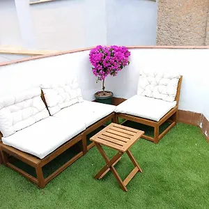 https://apartamentos-larios.hotelsinnerja.org